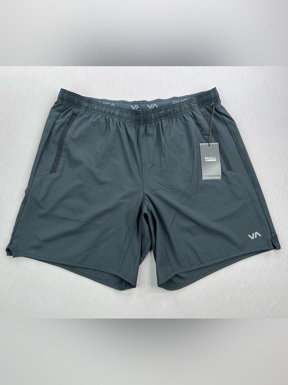 RVCA MENS YOGGER STRETCH 17” ATHLETIC SHORTS - Picture 1 of 7